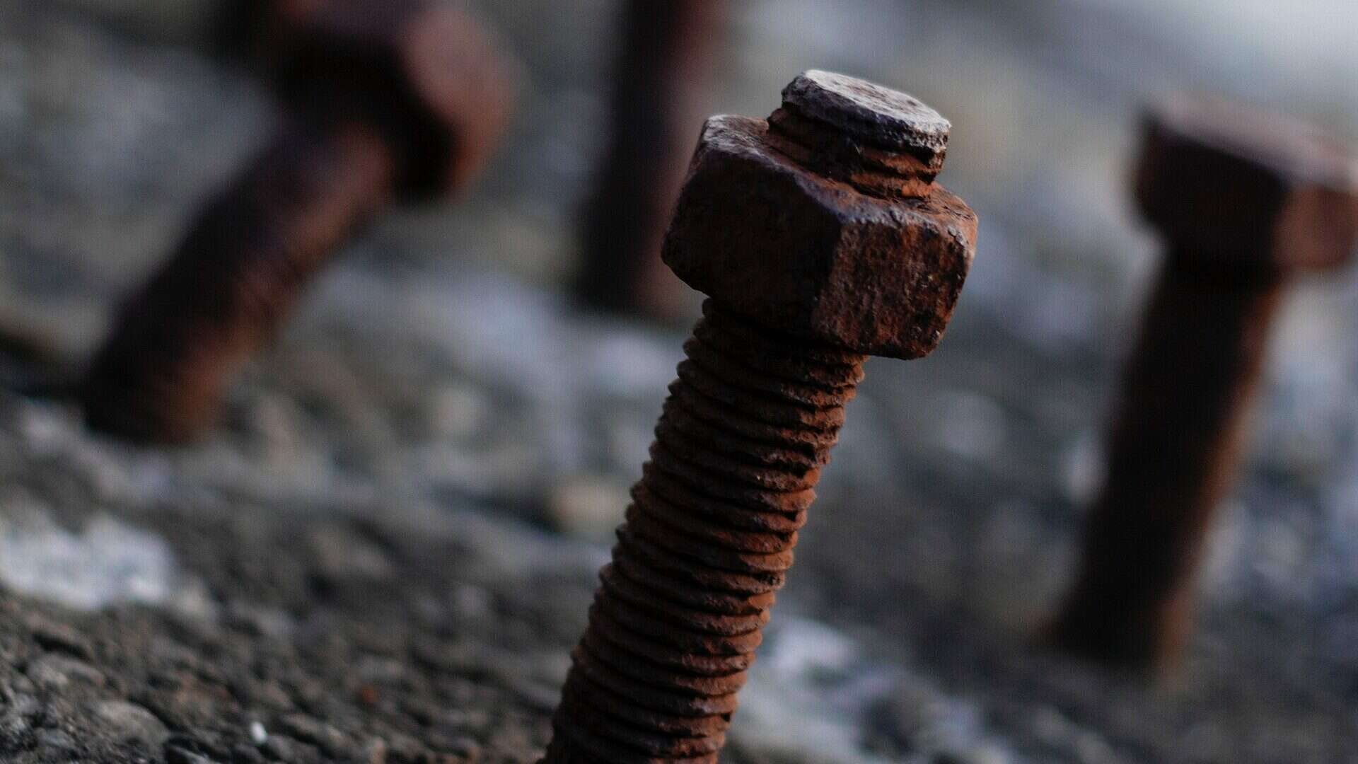rusty-screw